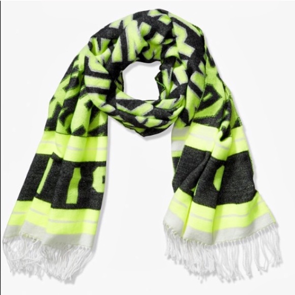 PINK VS BLANKET SCARF - Picture 2 of 7